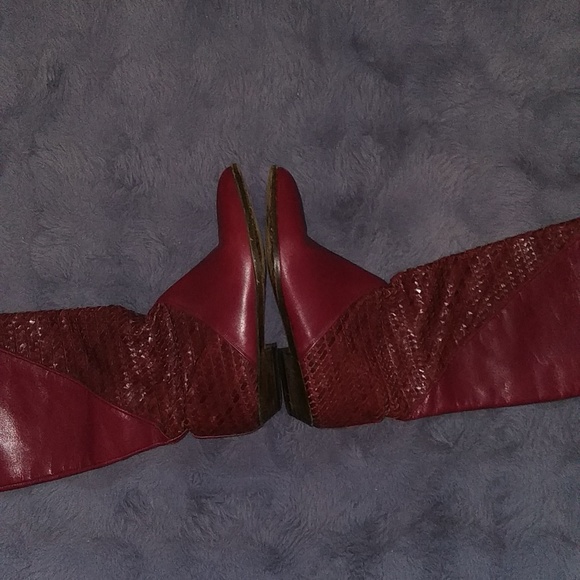 Evan Picone Burgundy Vintage Boots - Picture 5 of 8